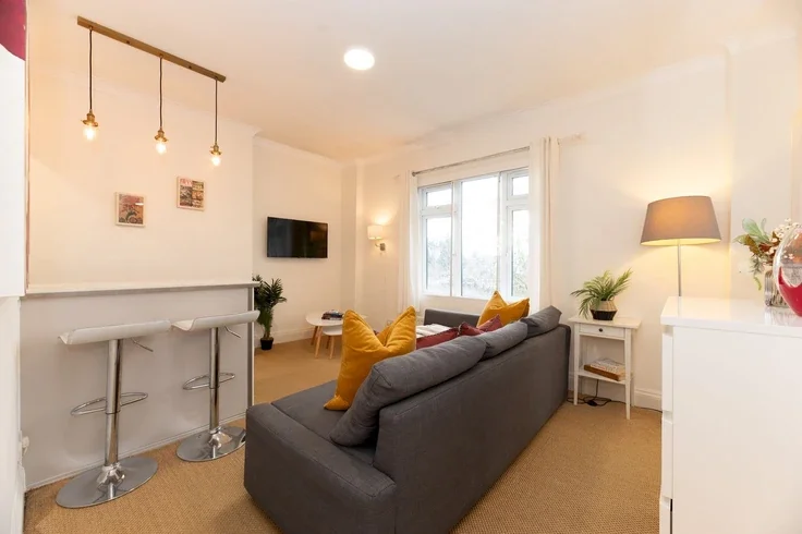 Flat Cambridge Gardens in Greater London