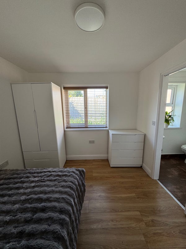 Room Sheriff Avenue in Coventry