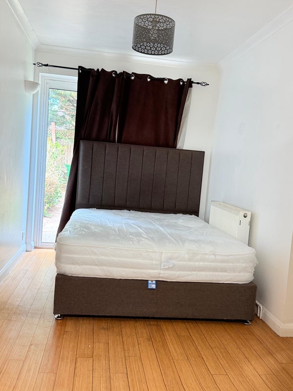Room Kaywood Close in Slough