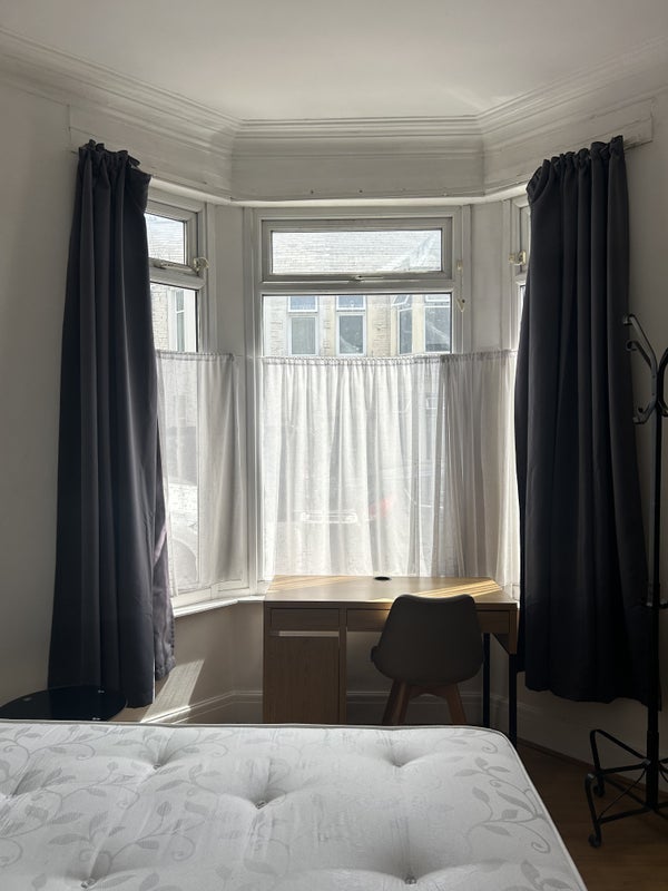 Room Mackintosh Place in Cardiff