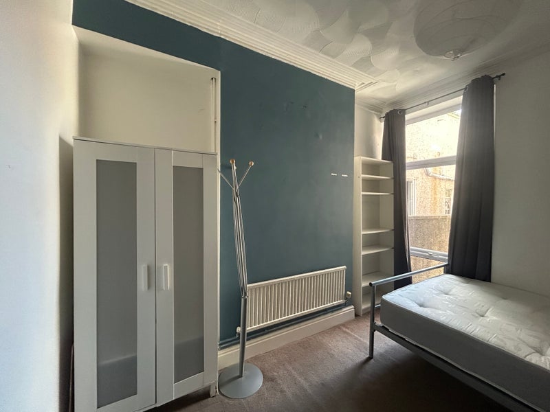Room Mackintosh Place in Cardiff