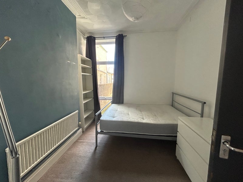 Room Mackintosh Place in Cardiff