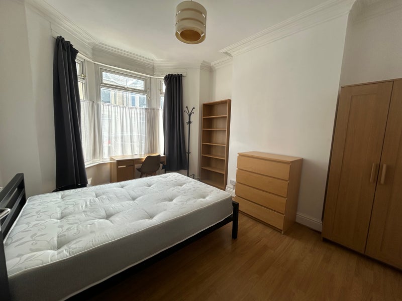 Room Mackintosh Place in Cardiff