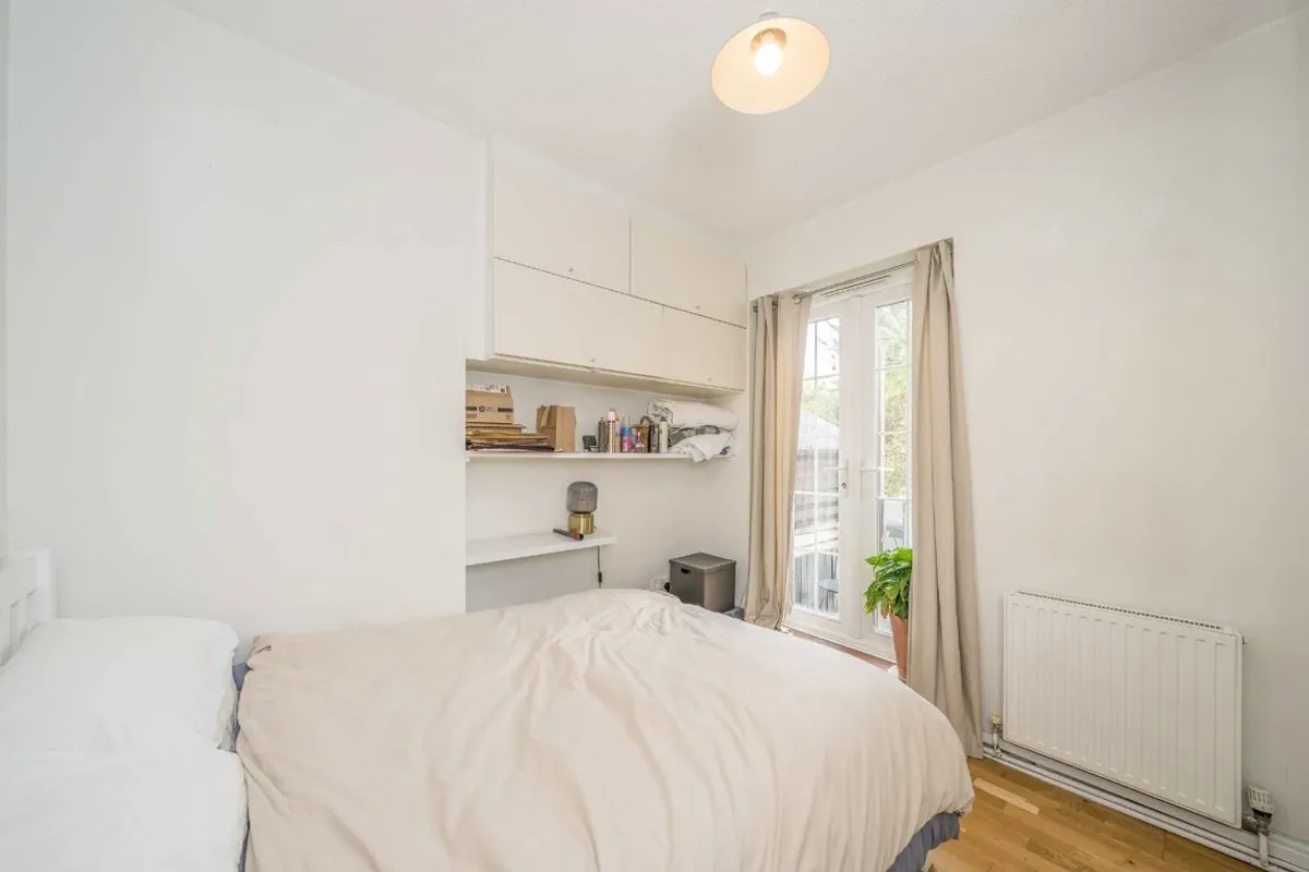 Flat Merton Road in Greater London