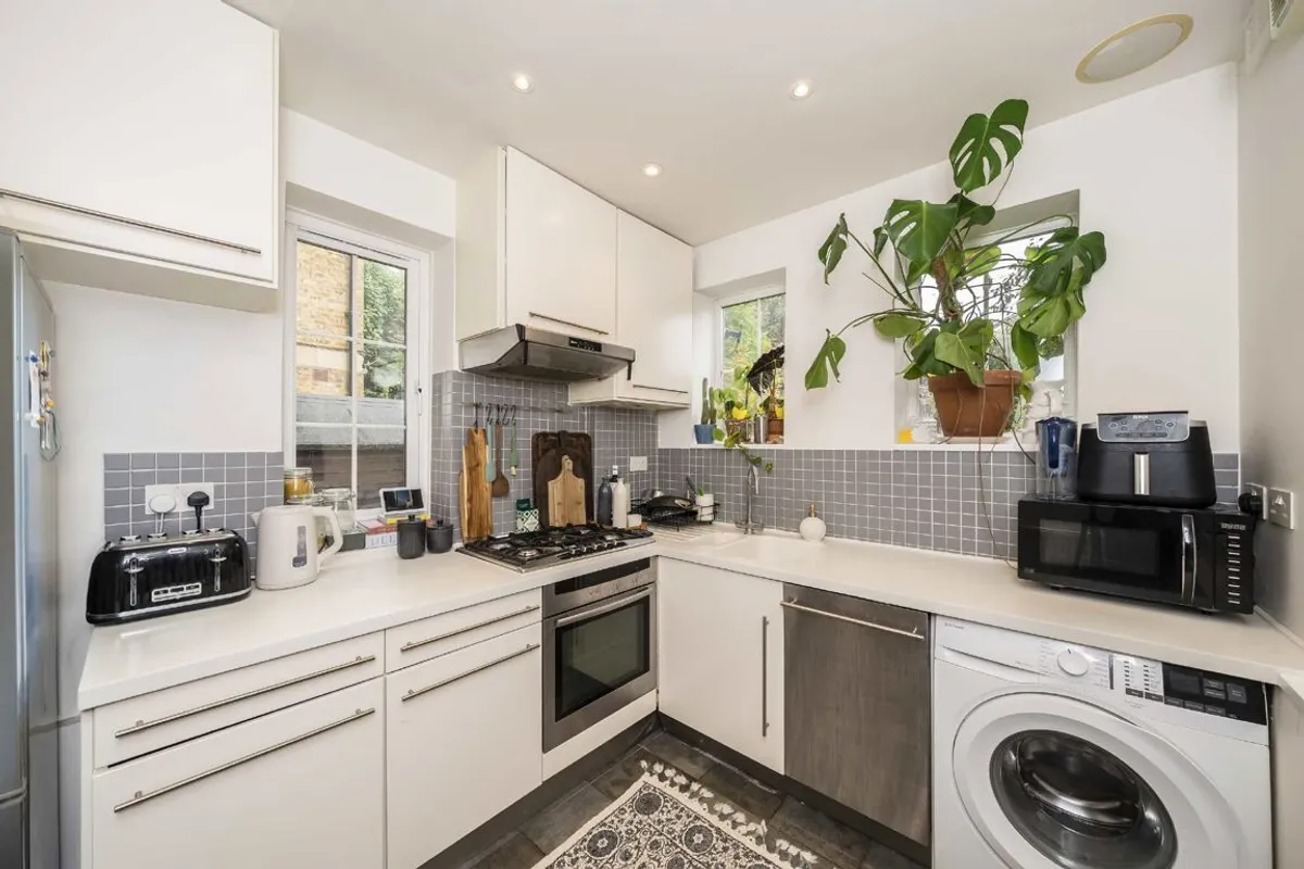 Flat Merton Road in Greater London