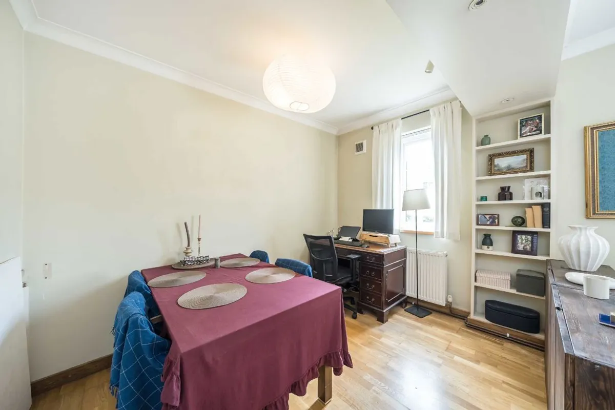 Flat Merton Road in Greater London