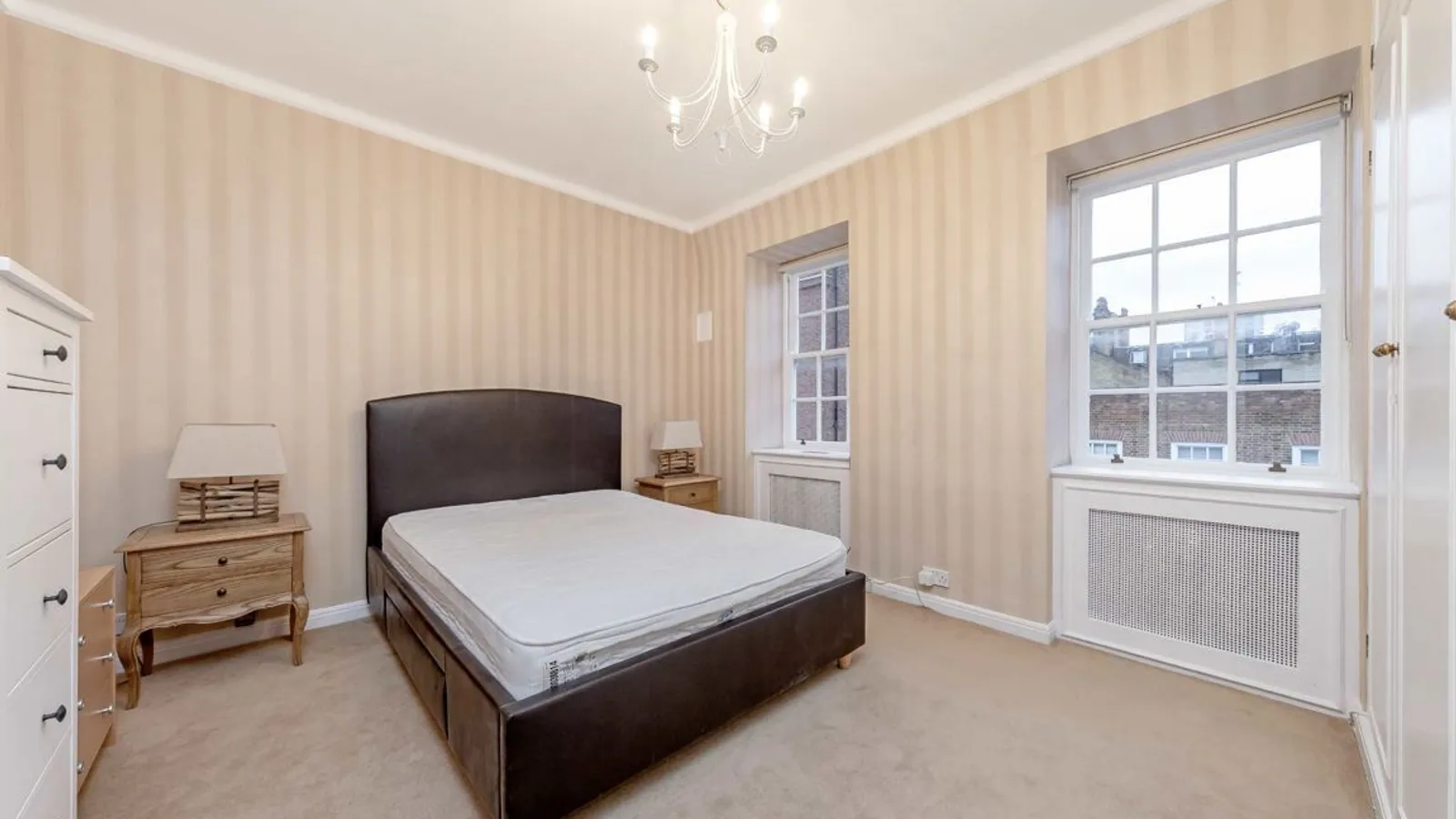 Flat Upper Grosvenor Street in City of Westminster