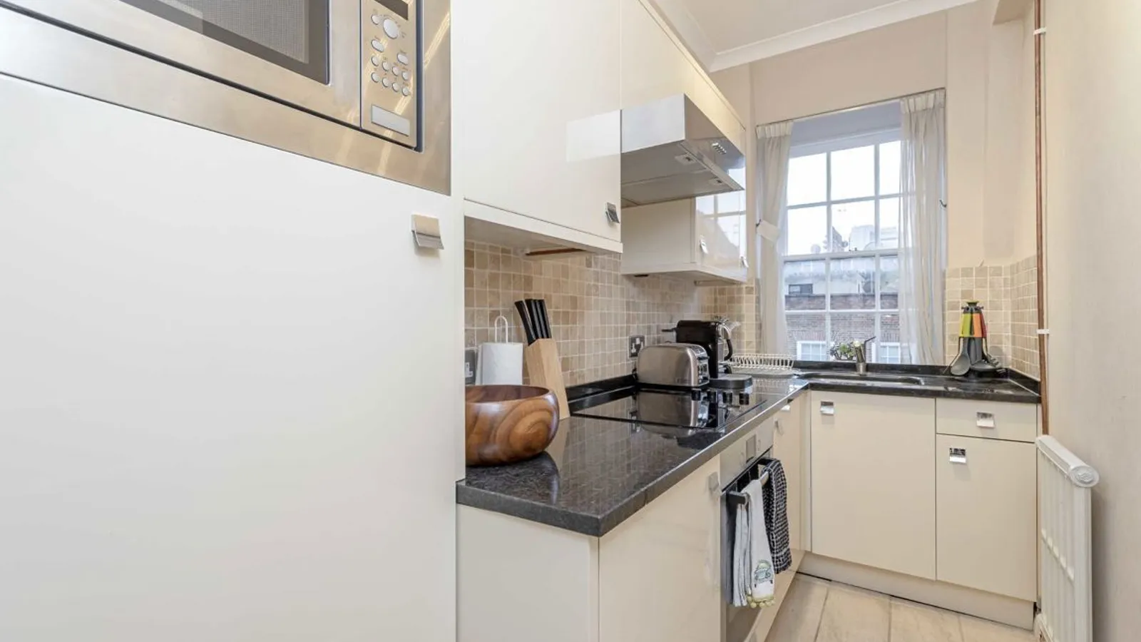 Flat Upper Grosvenor Street in City of Westminster