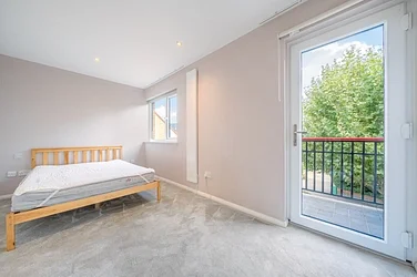 Flat Bywater Place in Greater London