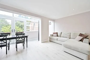 Flat Bywater Place in Greater London
