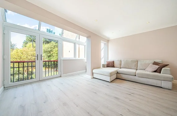 Flat Bywater Place in Greater London