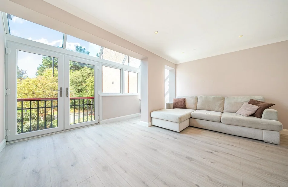 Flat Bywater Place in Greater London
