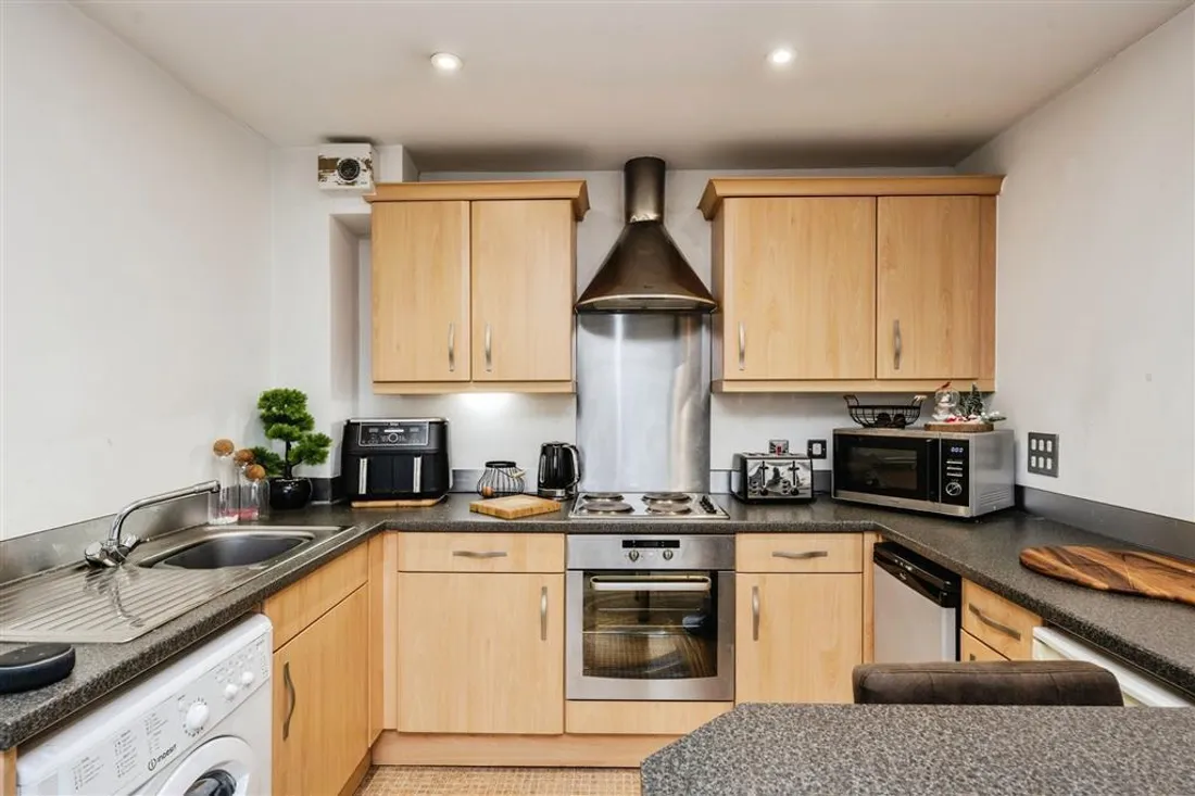Flat Phoebe Road in Swansea
