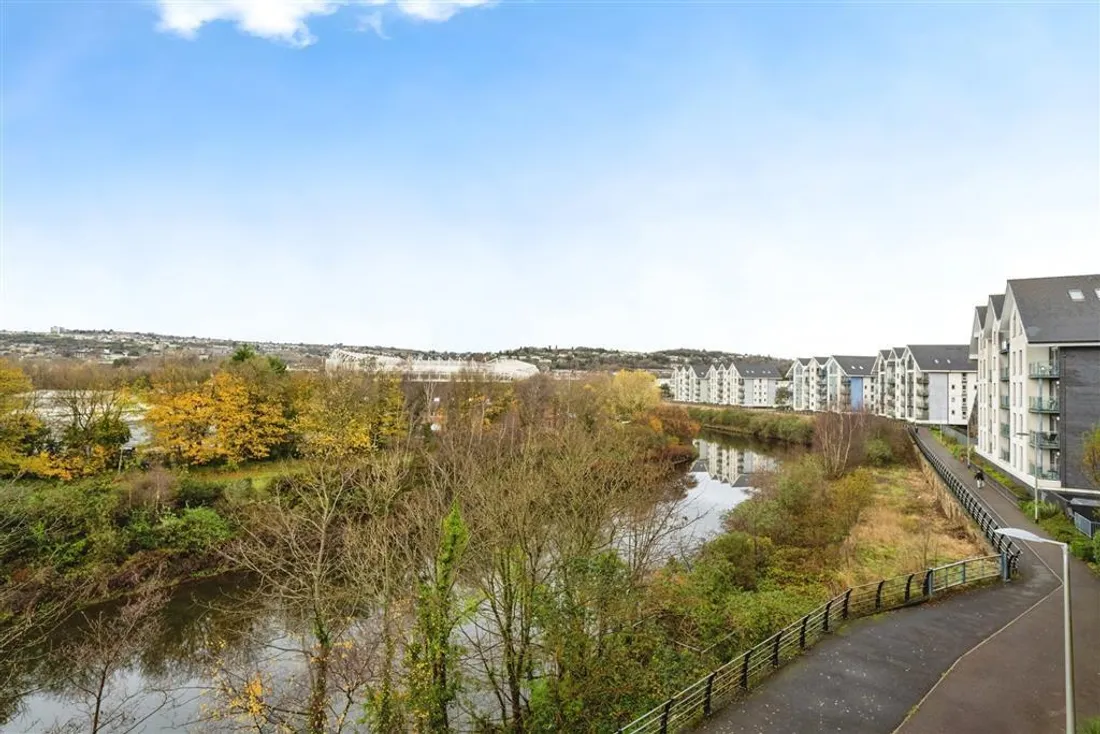 Flat Phoebe Road in Swansea