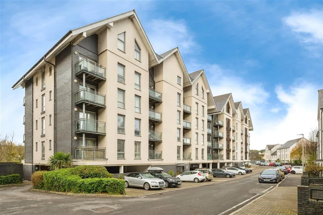Flat Phoebe Road in Swansea