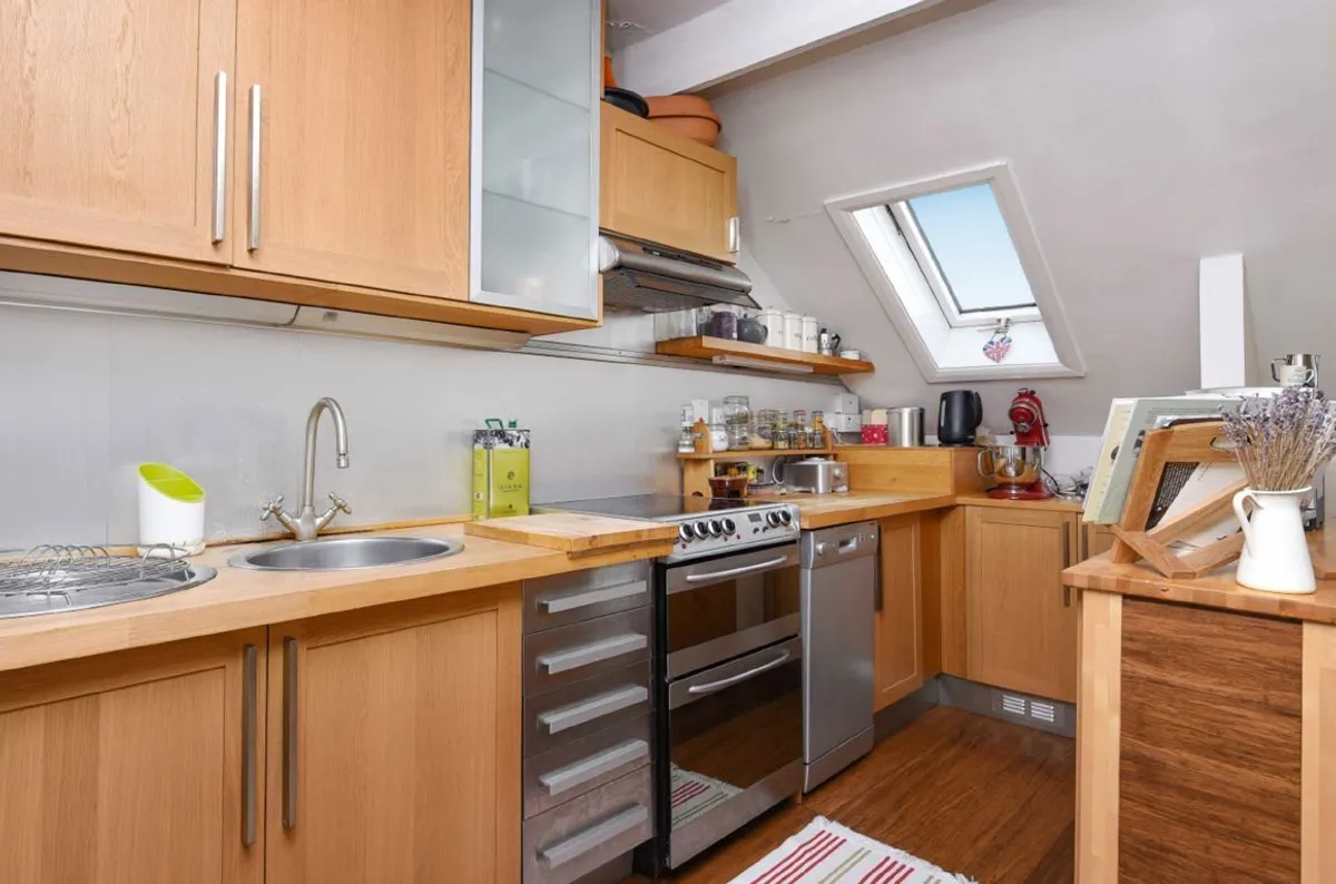 Flat Tierney Road in Greater London