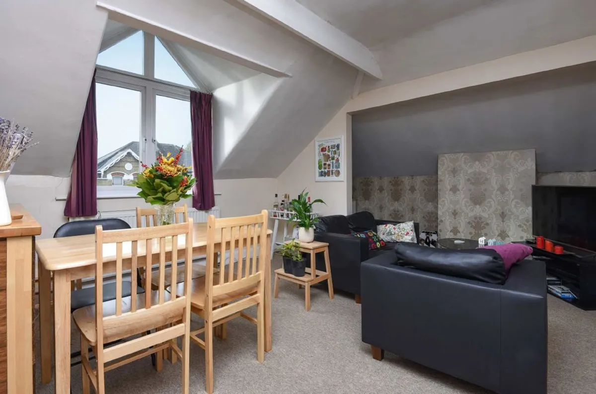 Flat Tierney Road in Greater London