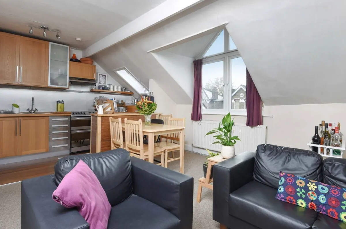 Flat Tierney Road in Greater London