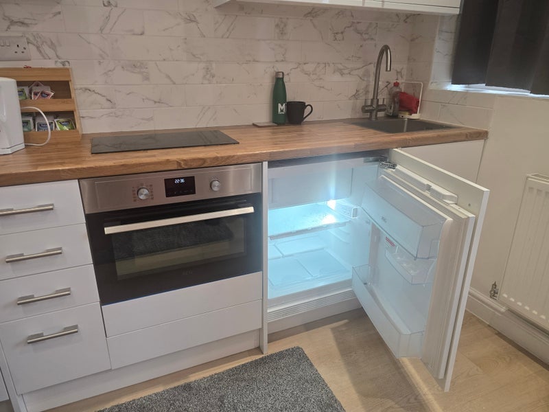 Room Albrighton Road in Dudley