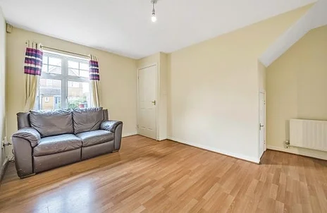 House Clonmel Close in Reading