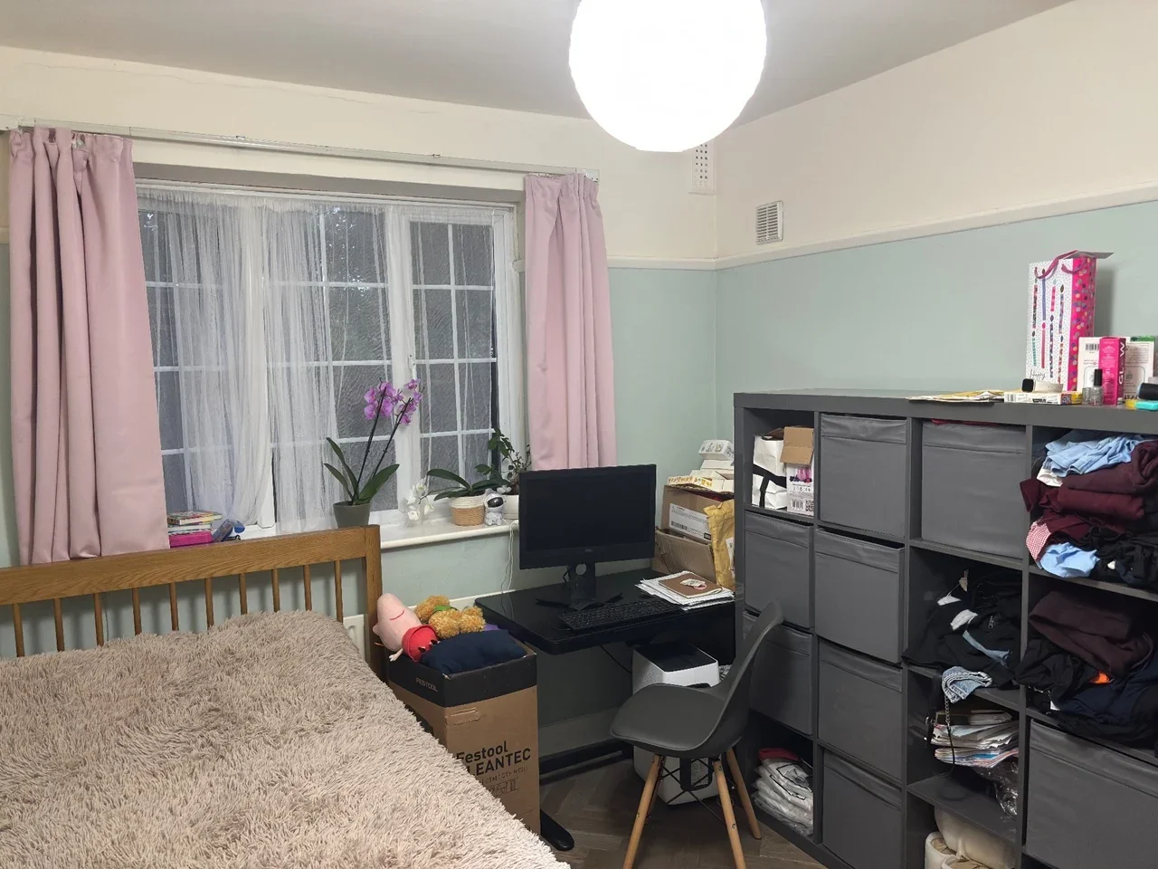 Flat Elmcourt Road in Greater London