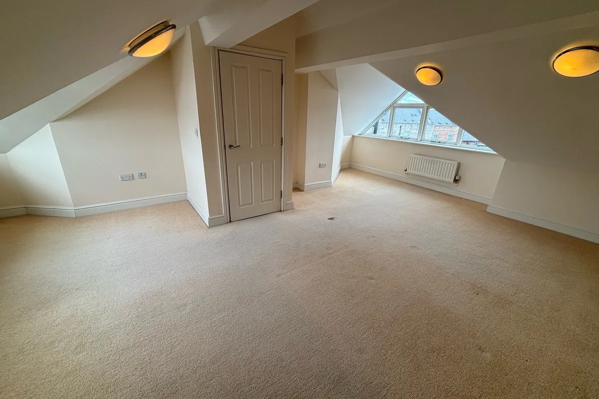 Flat Godwin Court in Swindon