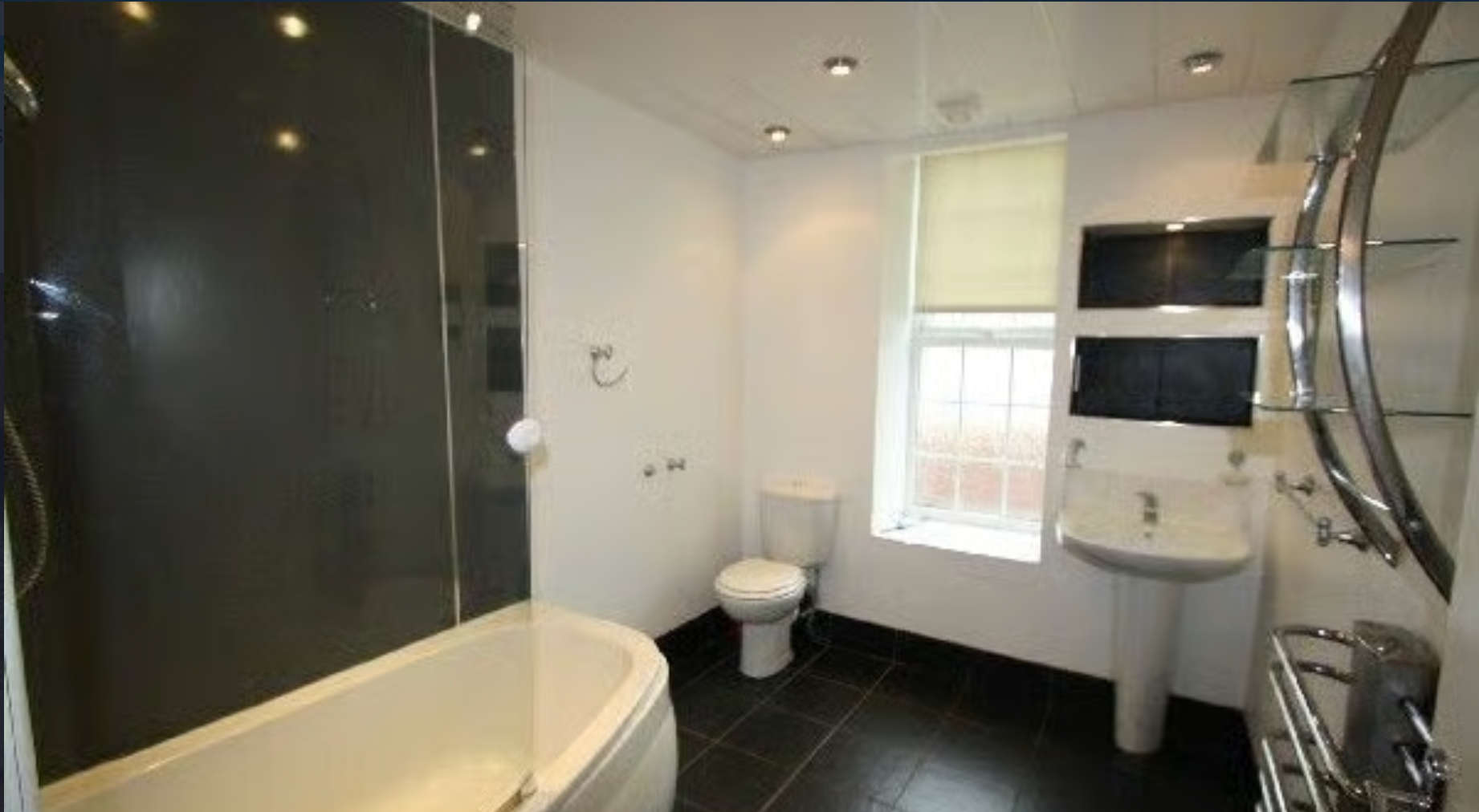 Flat Tankerville Place in Newcastle upon Tyne