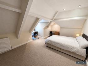 Flat Tankerville Place in Newcastle upon Tyne