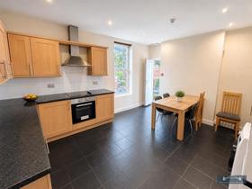Flat Tankerville Place in Newcastle upon Tyne