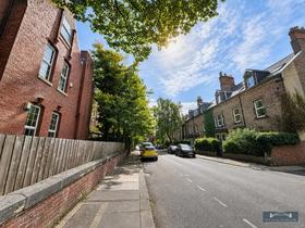 Flat Tankerville Place in Newcastle upon Tyne