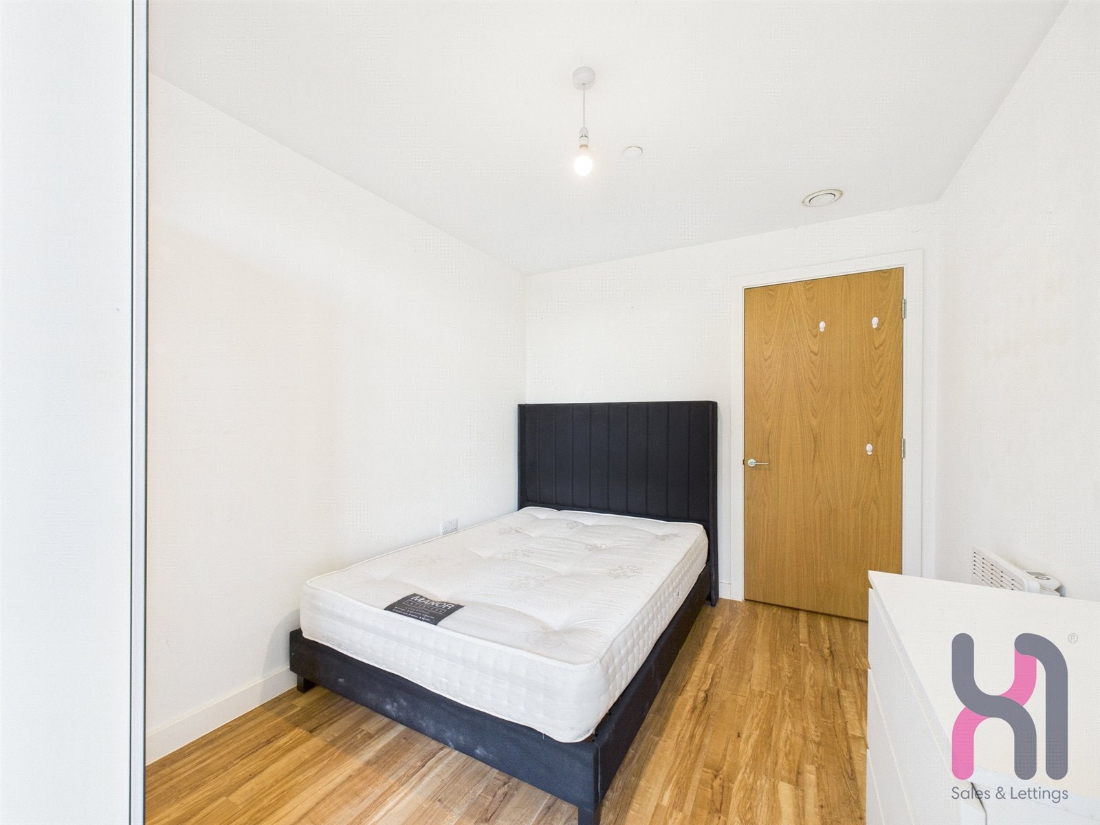 Flat Alphonsus Street in Manchester