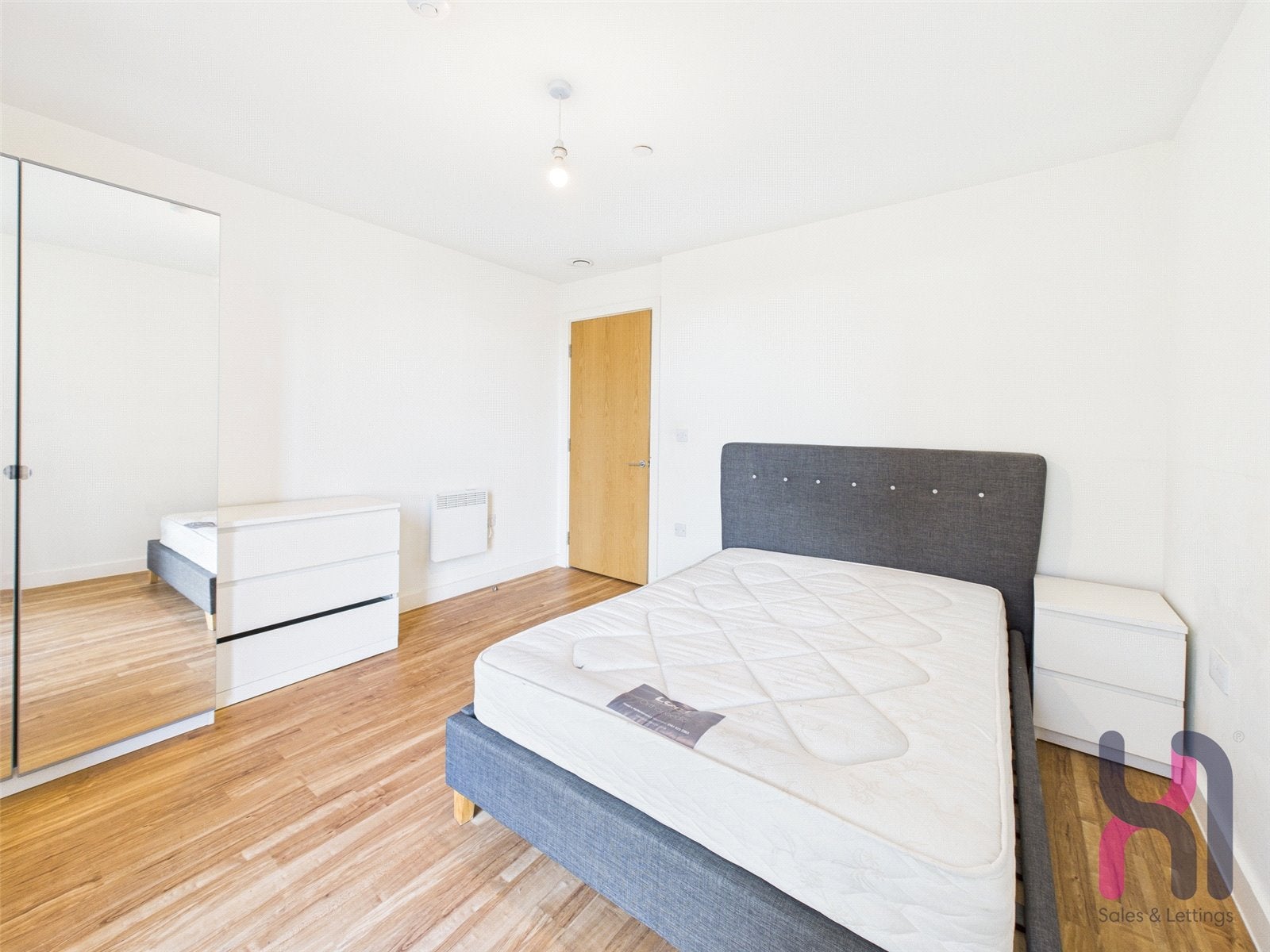 Flat Alphonsus Street in Manchester