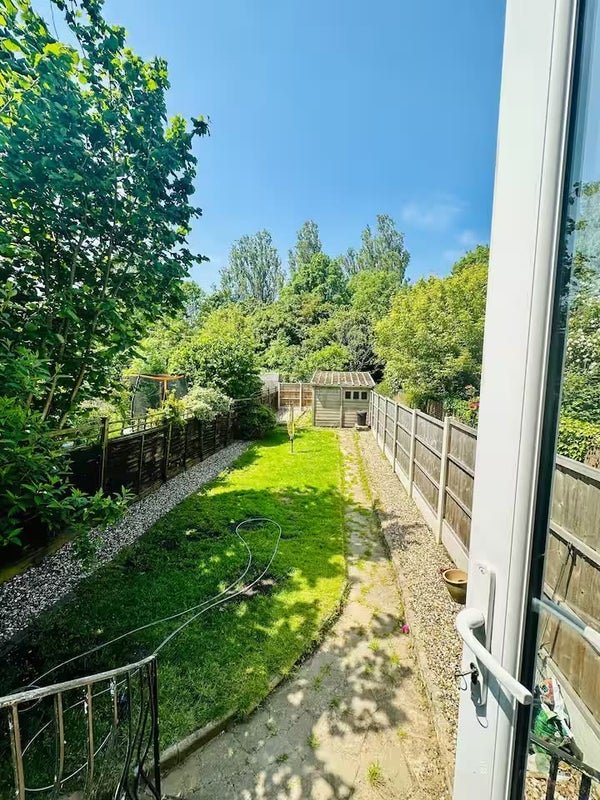 House Bridge Avenue in Greater London