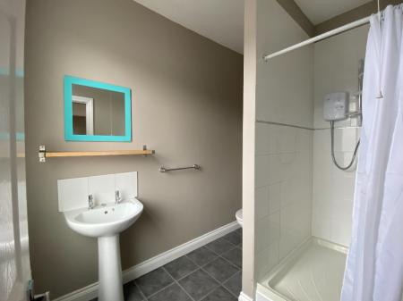 Room Clifton Street in Swindon