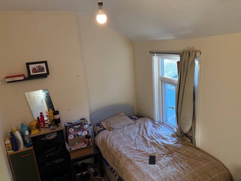 Room Corporation Road in Cardiff