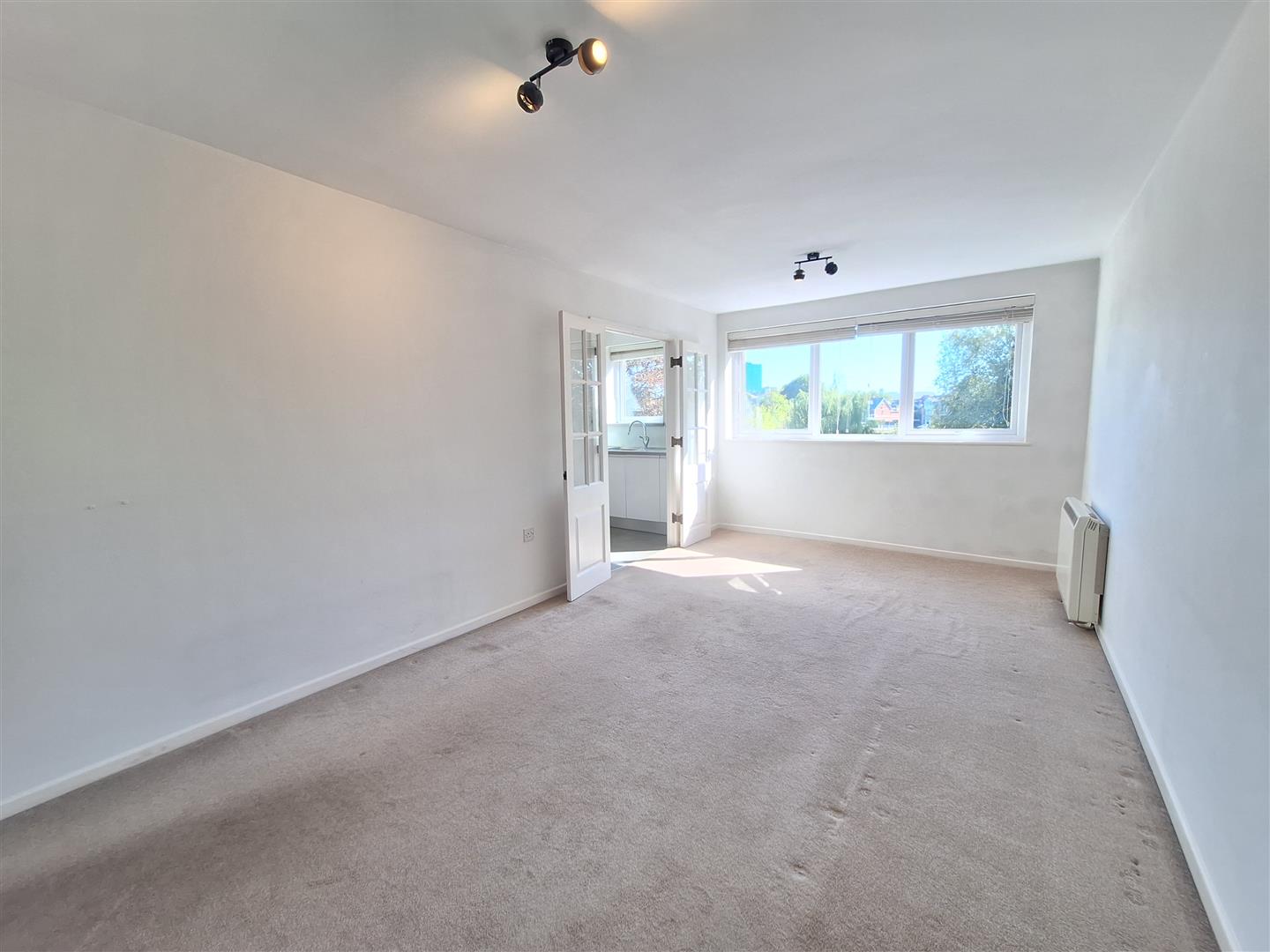 Flat Crendon Court in Reading