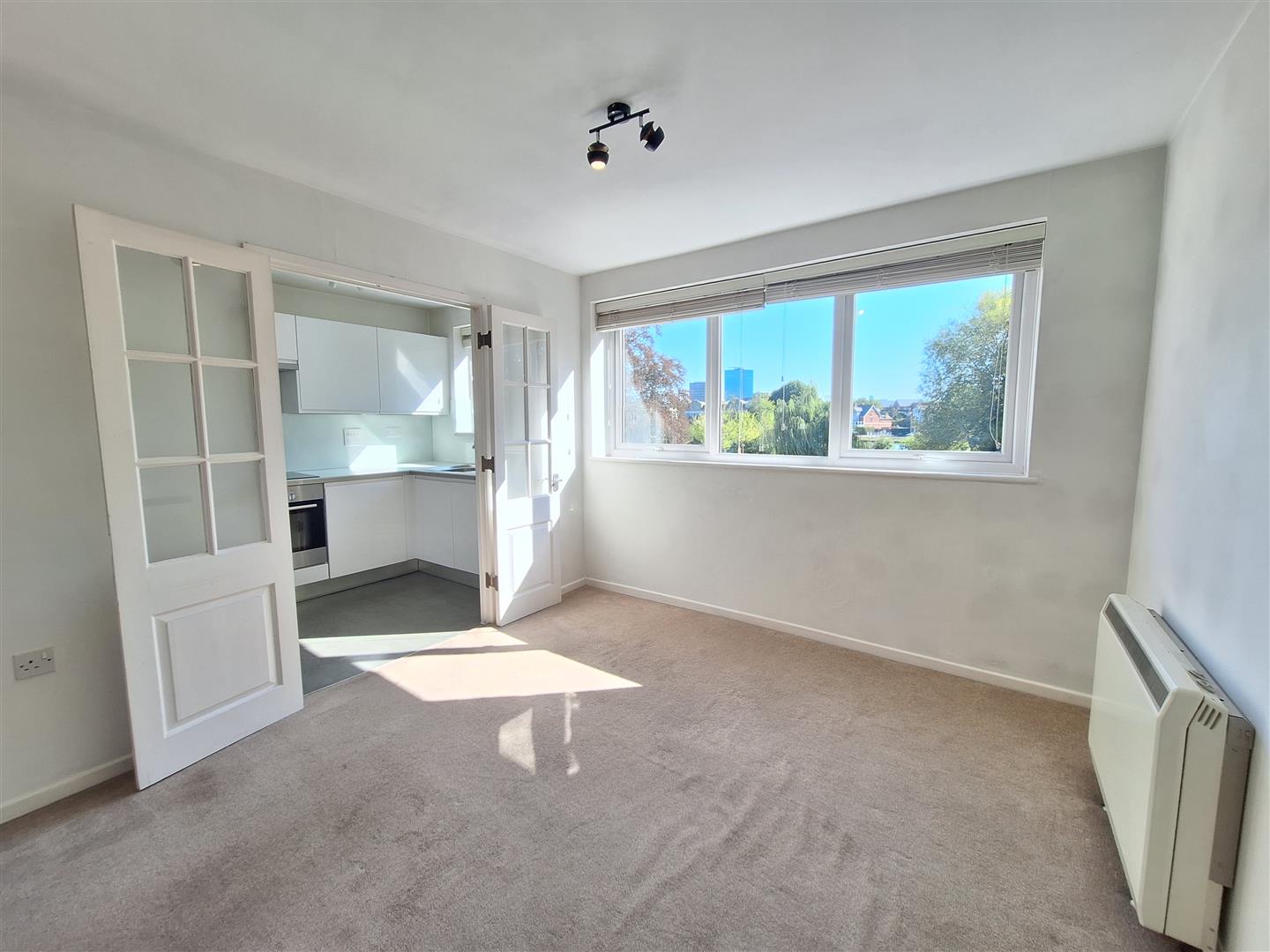 Flat Crendon Court in Reading