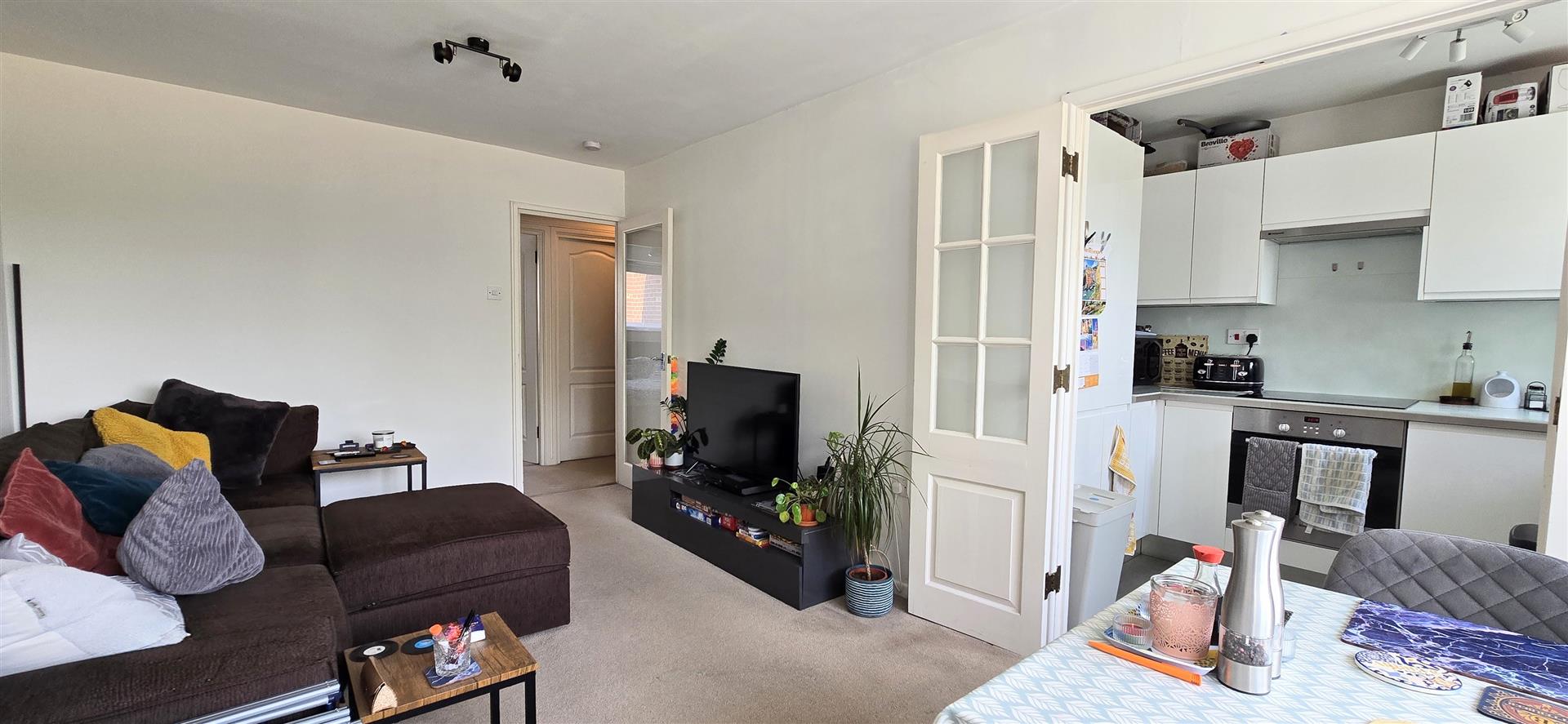 Flat Crendon Court in Reading