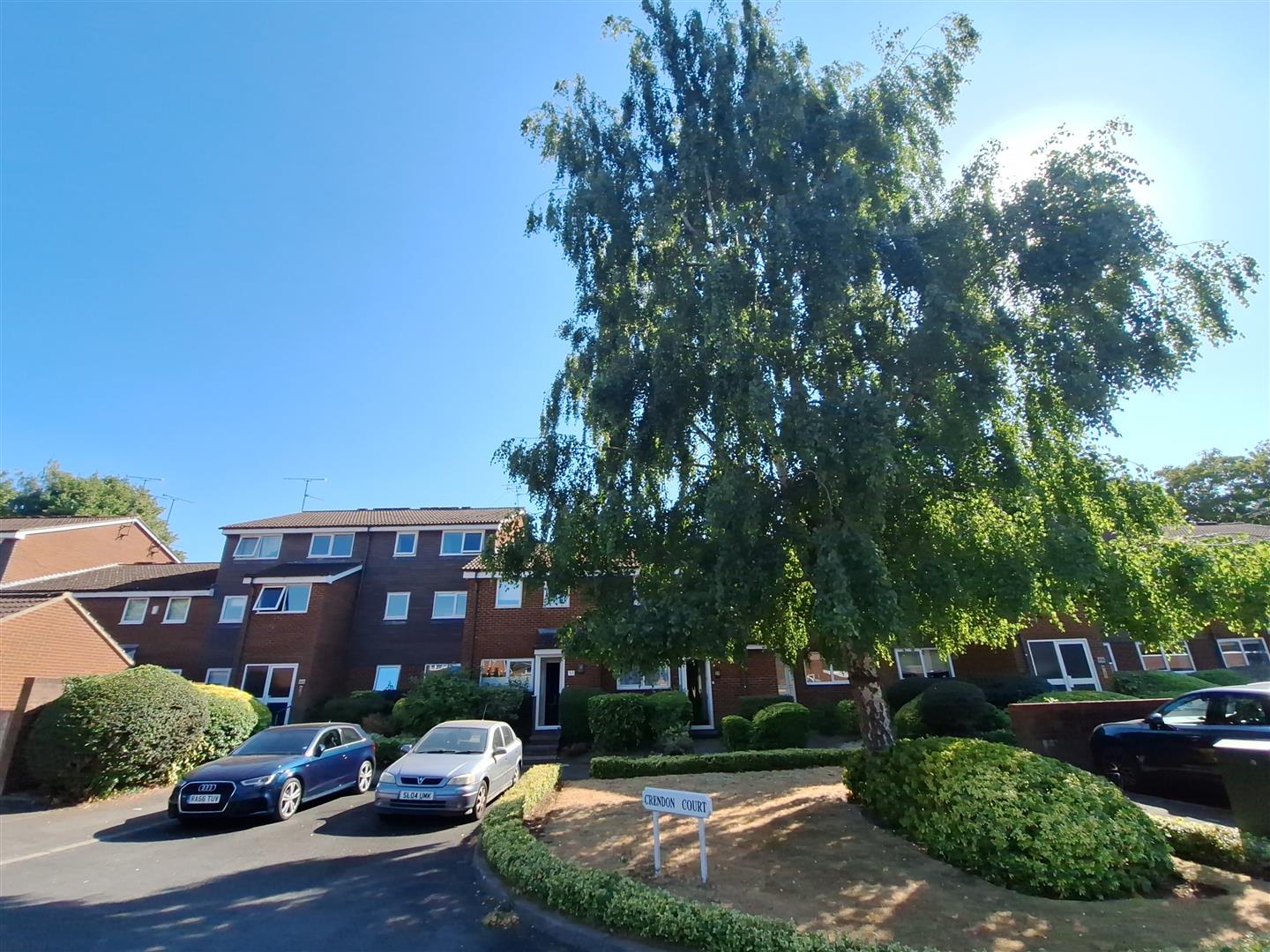Flat Crendon Court in Reading