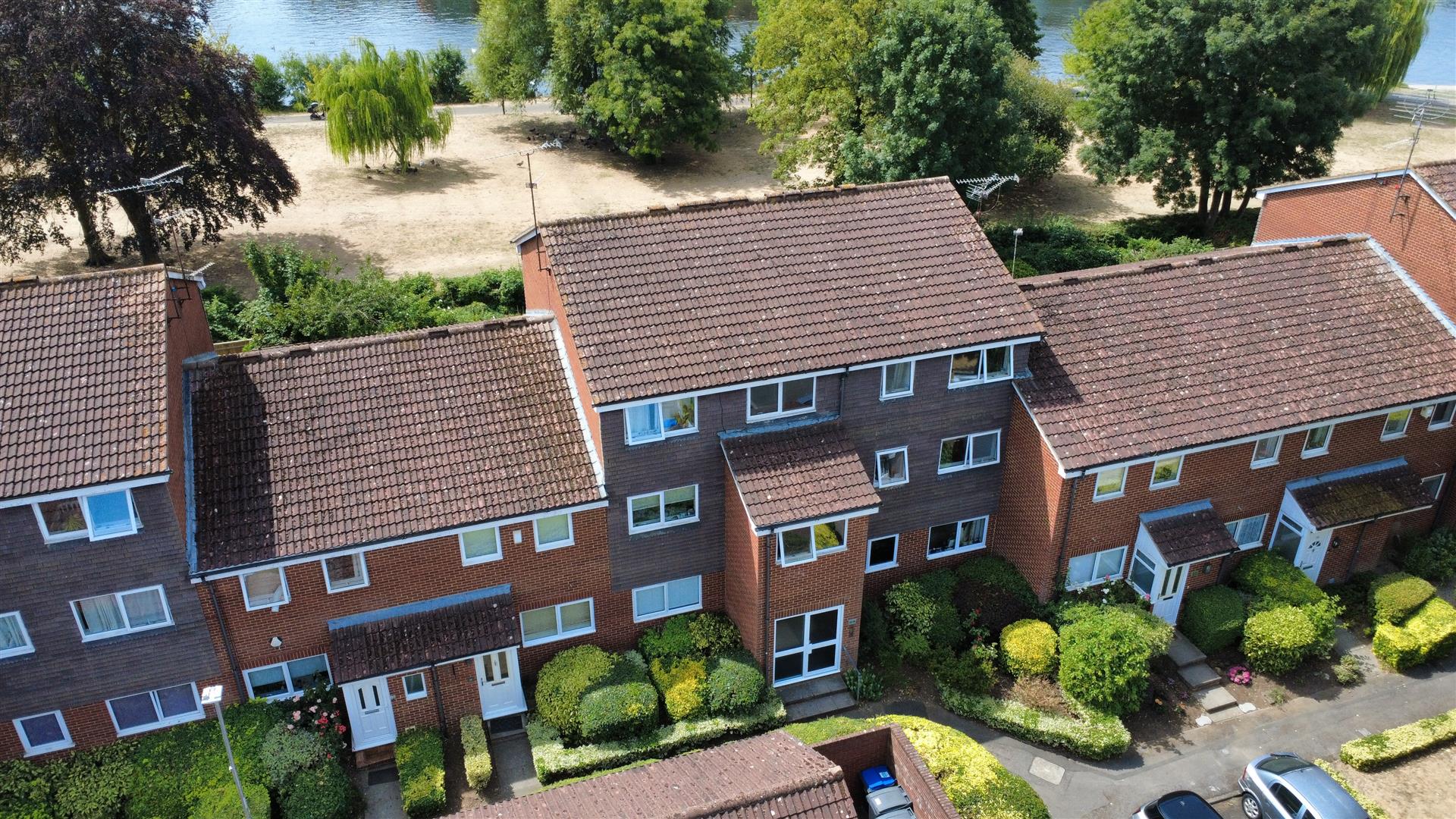 Flat Crendon Court in Reading