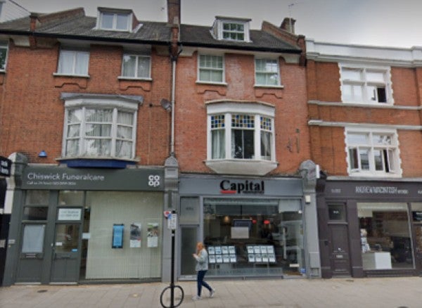 Flat Chiswick High Road in Greater London