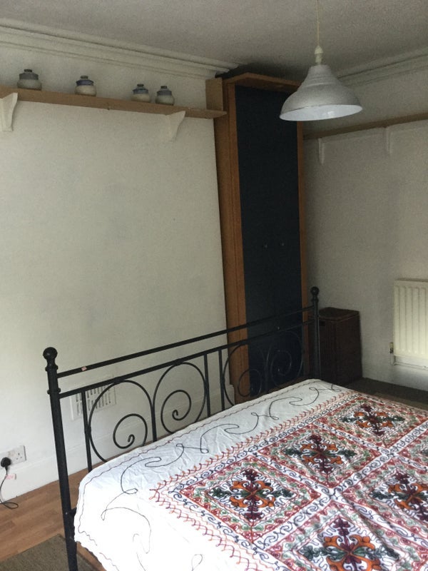 Room Ashley Road in Bristol