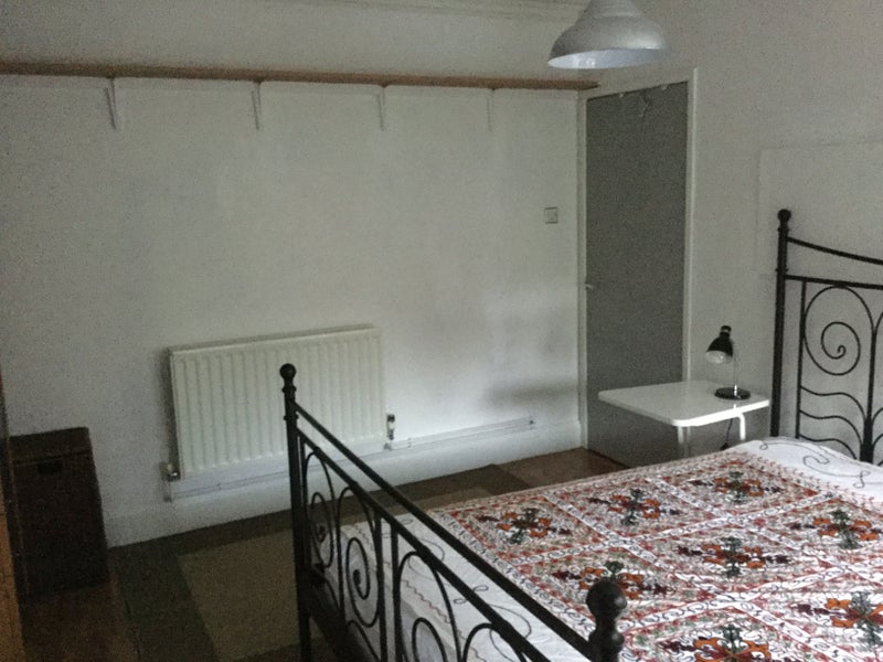 Room Ashley Road in Bristol