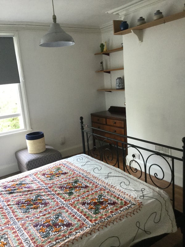 Room Ashley Road in Bristol