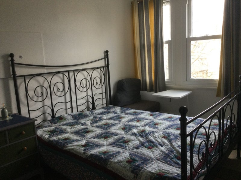 Room Ashley Road in Bristol