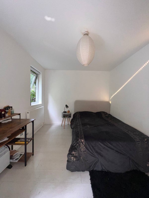 Room Royal Mint Street in Greater London