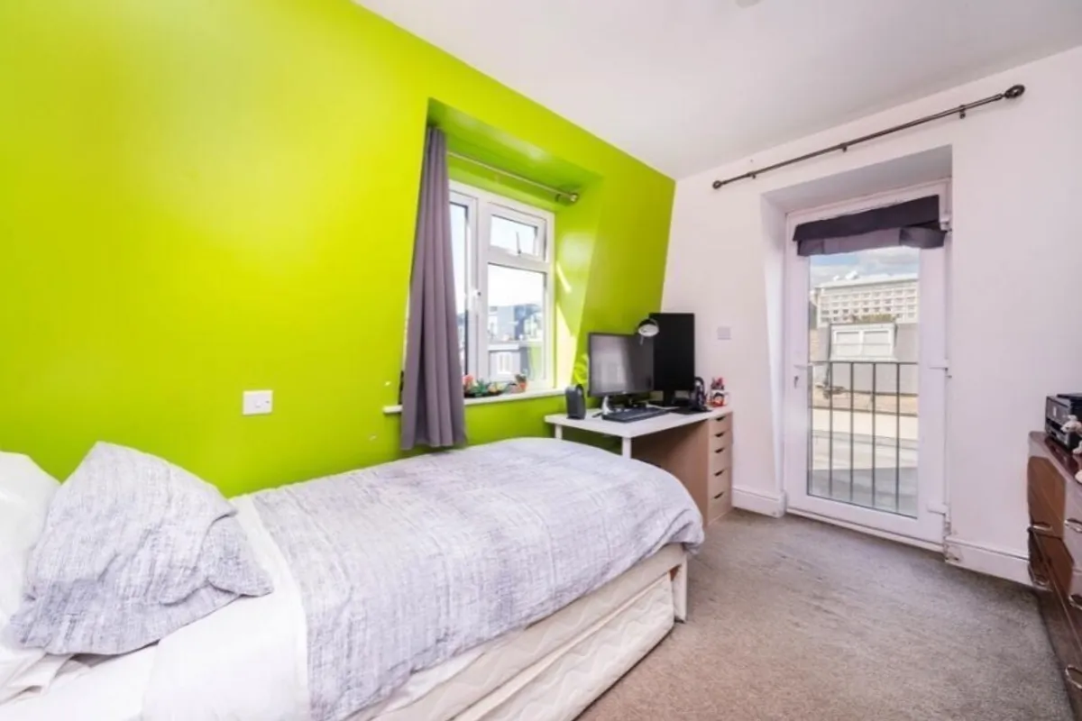 Flat Parfrey Street in Greater London