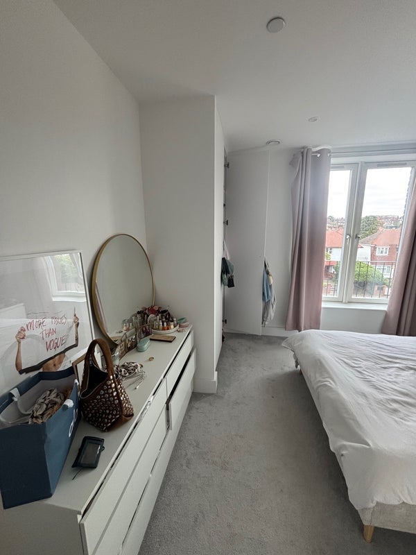 Room Thornton Road in Greater London