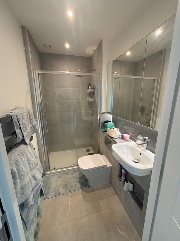 Room Thornton Road in Greater London
