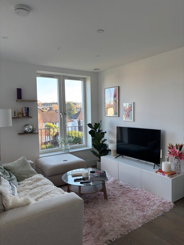 Room Thornton Road in Greater London